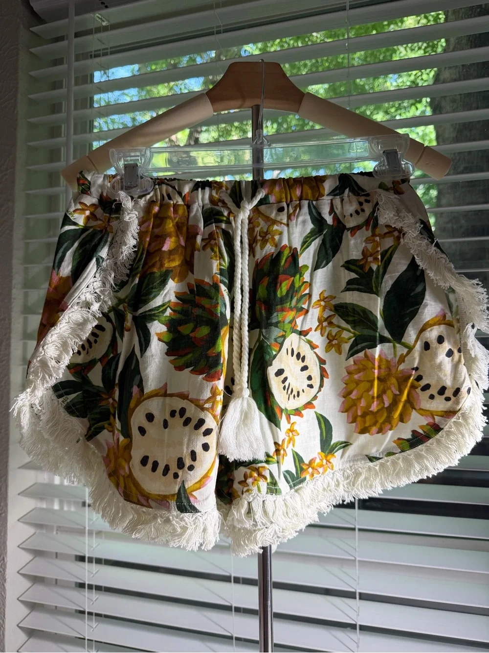FARM Rio Cream Tropical Fruit Print Fringe Shorts - Picture 1 of 2
